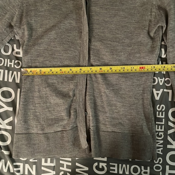 Luxe 100% cashmere fitted cardigan - Picture 8 of 11